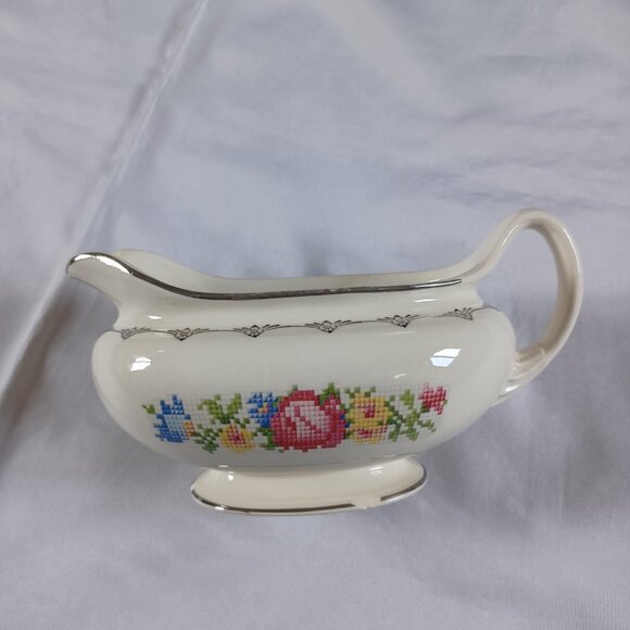 Vintage Homer Laughlin Gravy Boat Eggshell Nautilus O51N5 Floral Needlepoint USA - Picture 3 of 11